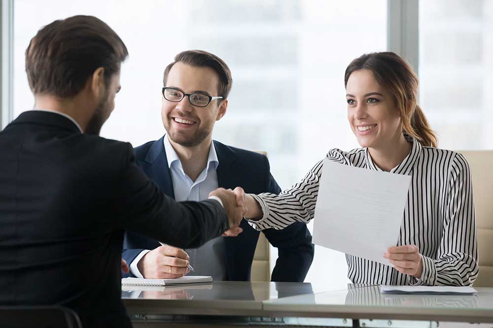 become a human resource specialist